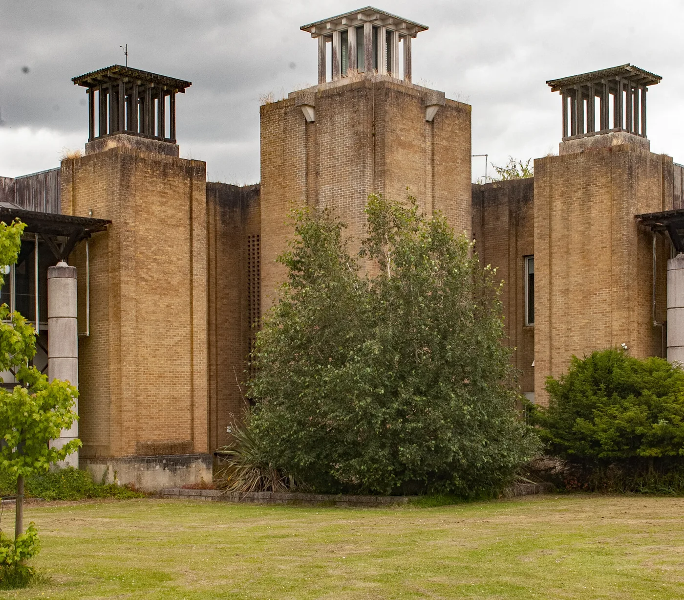 Legal & General House at Kingswood, empty since December 2017. Trees have seeded against the Grade II* listed frontage.