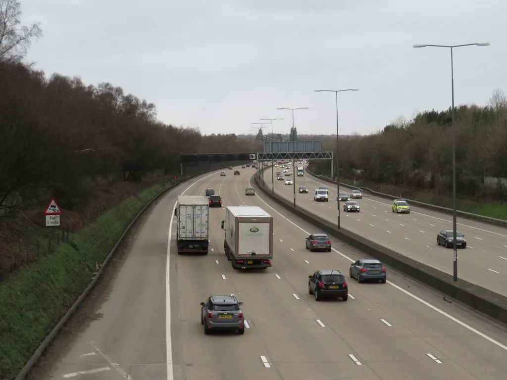 Reigate Roadworks: M25 Night Closures & Horley High Street